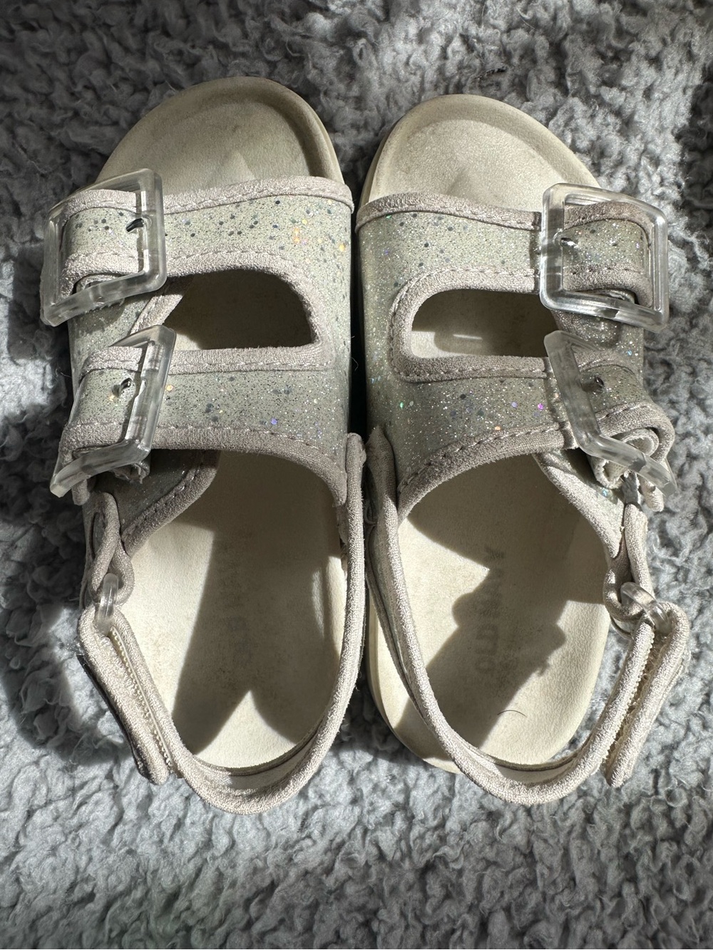 Kids old navy Glitter Strap Sandals in cream and grey with clear buckles - Picture 3 of 5